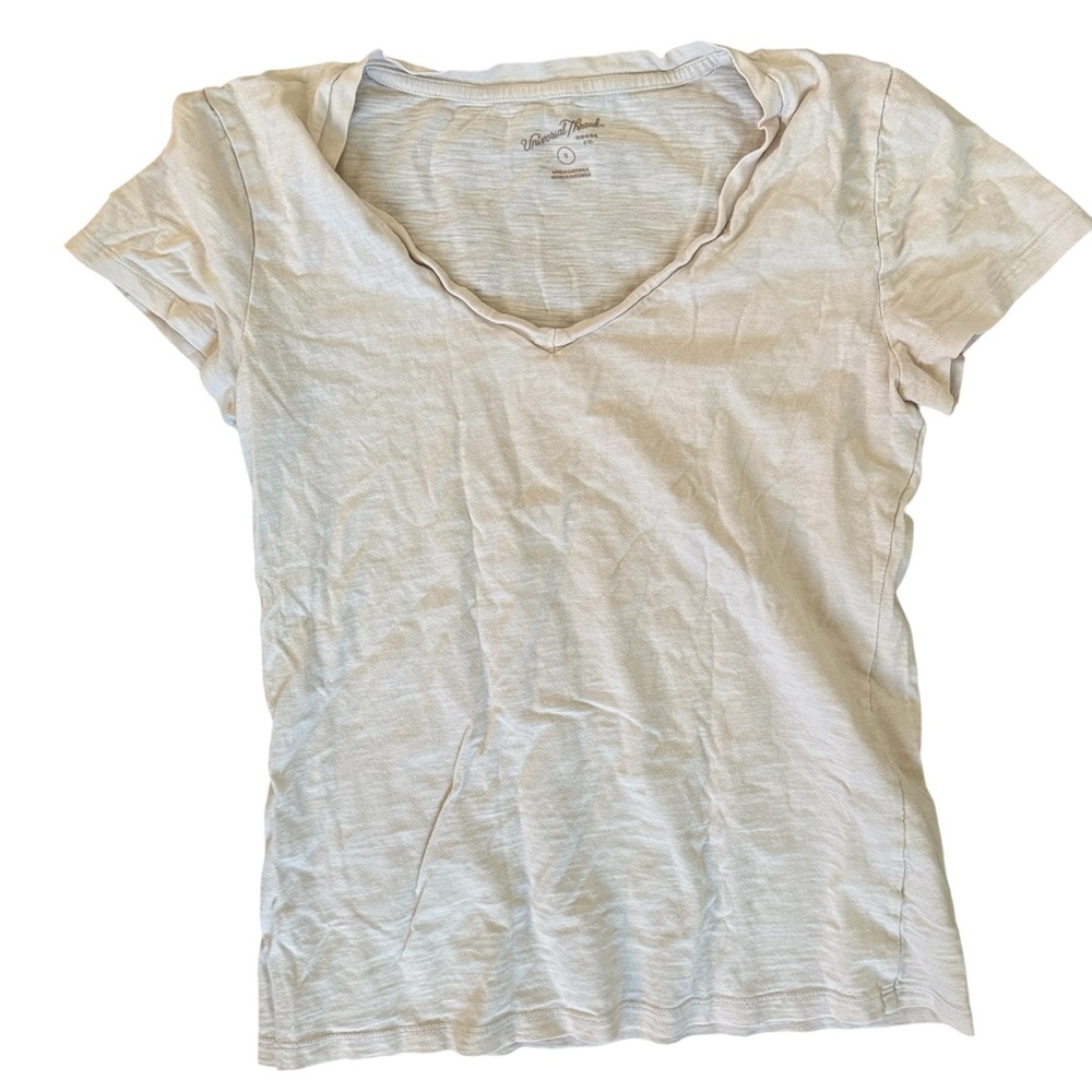 Universal Thread Cream V-Neck Short Sleeve Tee